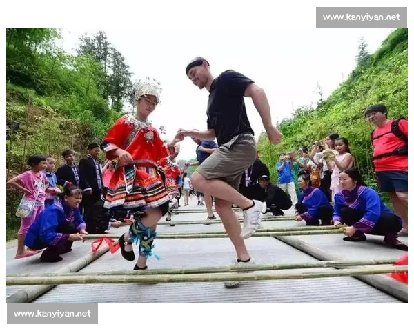 极限挑战赛：速度与技巧并存的爬竹竿竞技盛宴